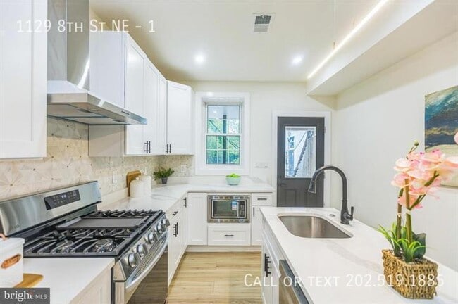 Building Photo - 1129 8th St NE