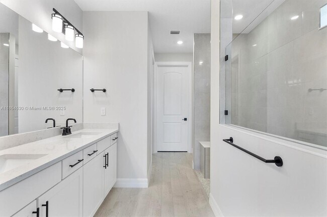 Building Photo - 4434 Tacoma Pk Dr