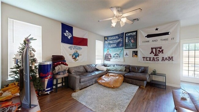 Building Photo - 2933 McLaren Dr