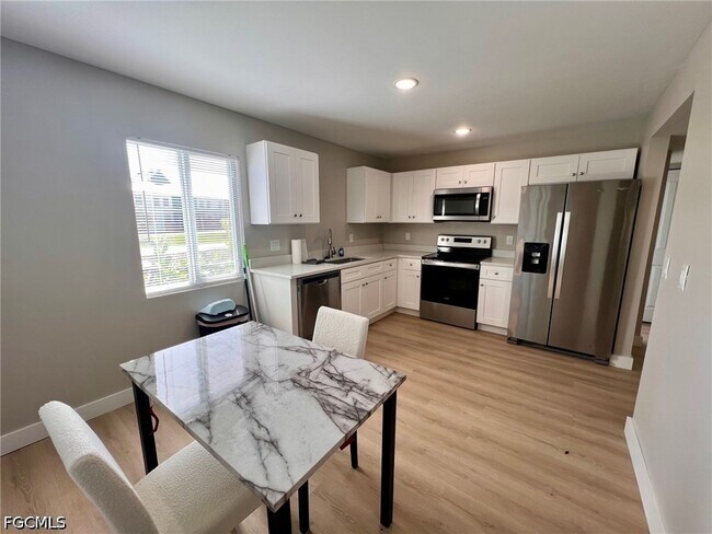 Building Photo - 4102 SE 19th Pl