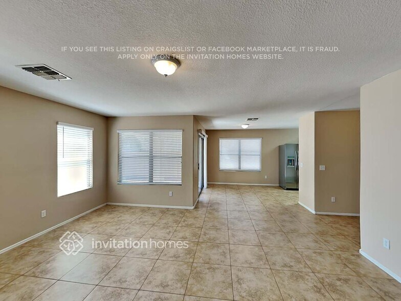 Building Photo - 3075 E Santa Rosa Dr