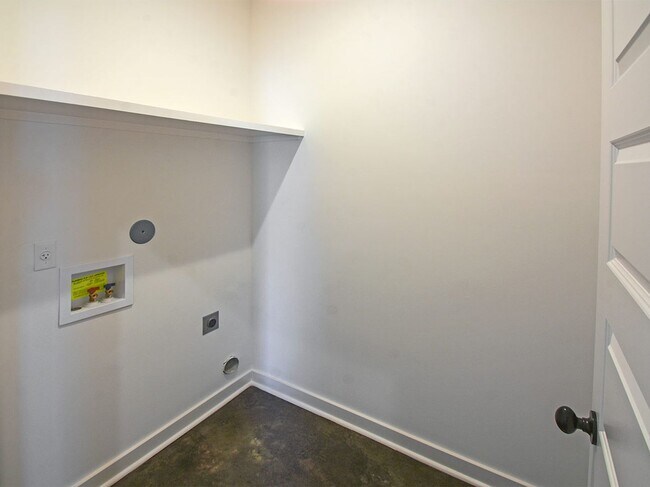 Building Photo - 4 bed, 2 baths near U of M  built 2020  ca...