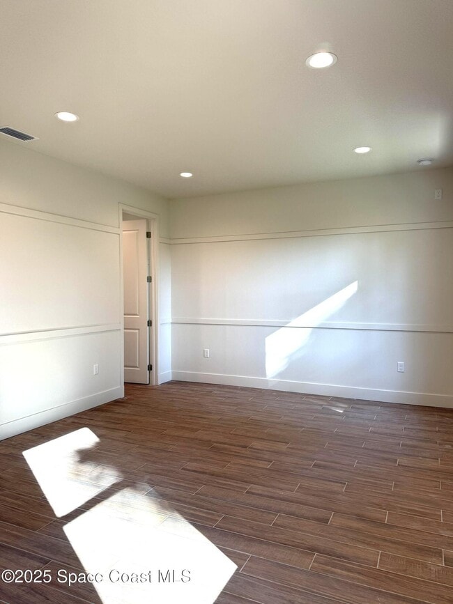 Building Photo - 2801 Edington Dr