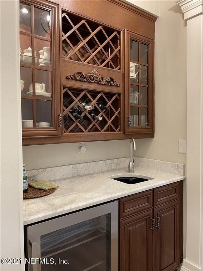 Building Photo - 2456 Den St