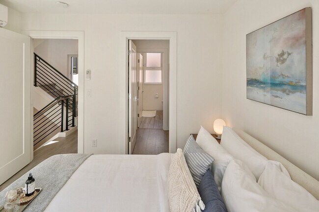 Building Photo - 516 Broadway E