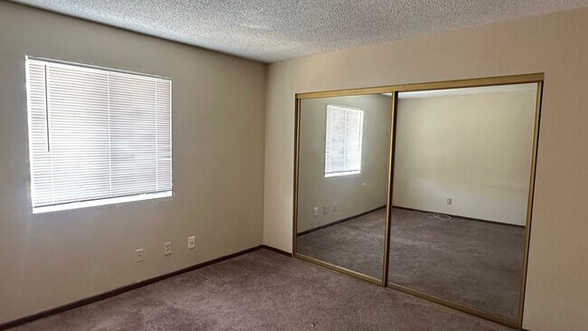 Building Photo - Beautiful & upscale 2 bedroom 2 bathrooms ...