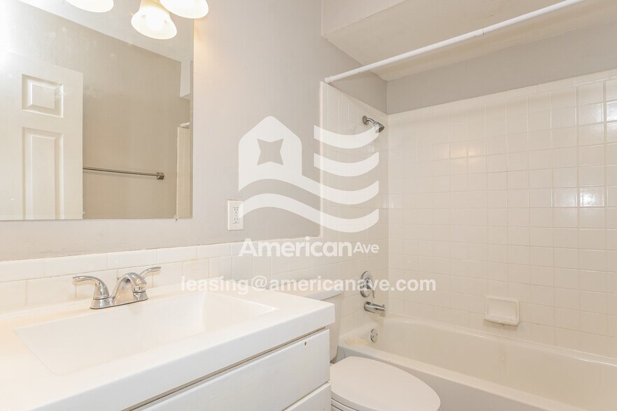 Building Photo - 11020 Linnell Dr