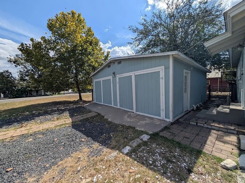 Building Photo - 890 Josephine St