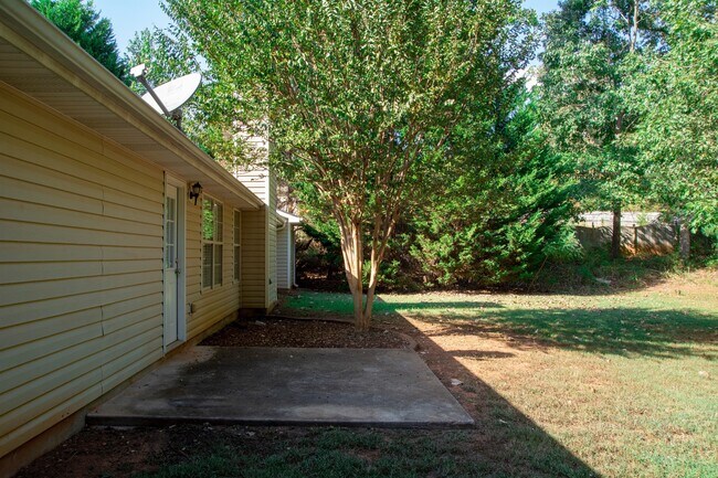 Building Photo - Coming Soon | Pre-Lease Now – Beautiful 3BR/2BA Ranch Home in Covington!