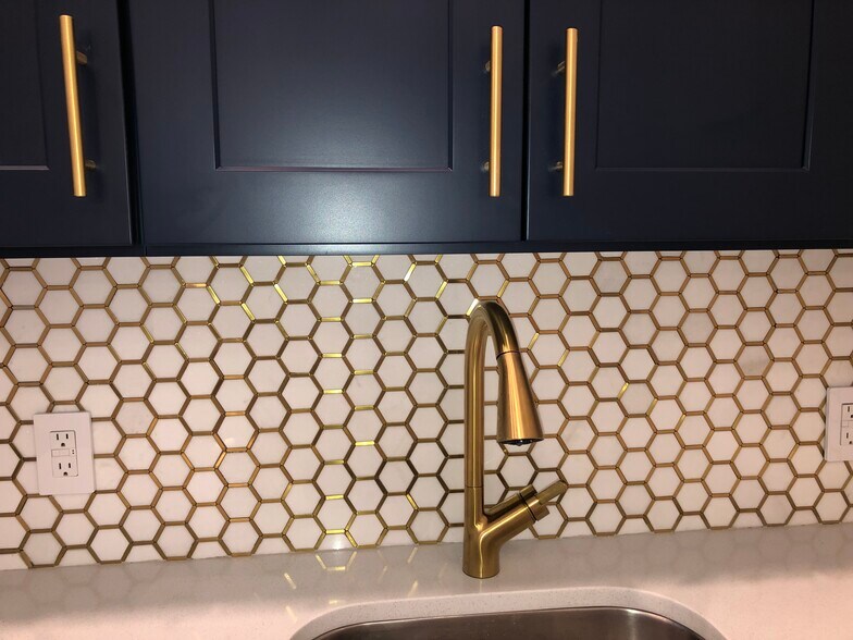 Building Photo - 203 Avenue Z