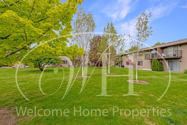 Building Photo - Great 2 Bedroom Condo with Storage and Out...