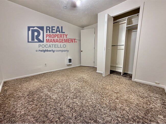 Building Photo - 625 El Rancho Blvd