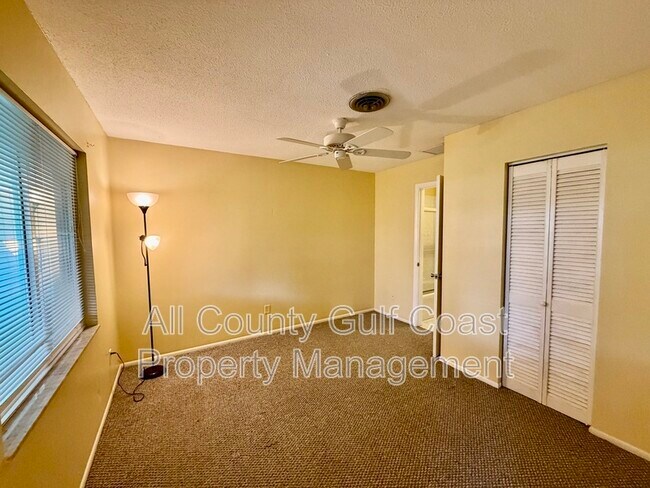 Building Photo - 325 Englewood Isles Pkwy