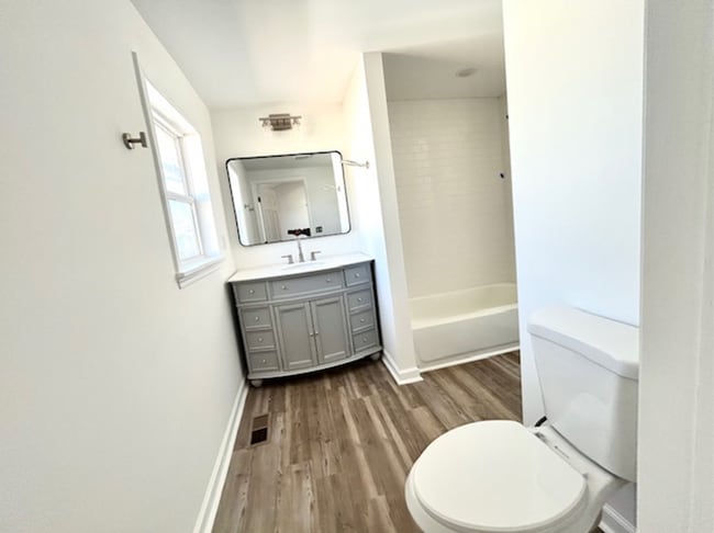 Building Photo - Gorgeous Remodel in Guntersville!