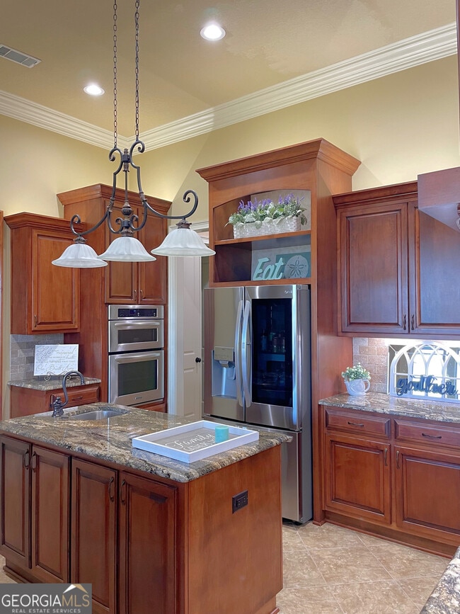 Building Photo - 208 Serpentine Dr