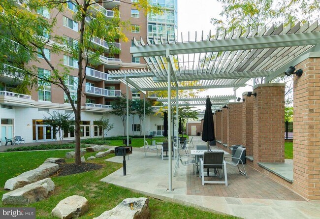 Building Photo - 3101 N Hampton Dr