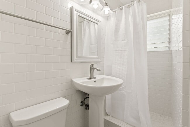 Building Photo - Fully Furnished Pet Friendly  Waikiki 1-Bedroom Condo Near Ala Moana
