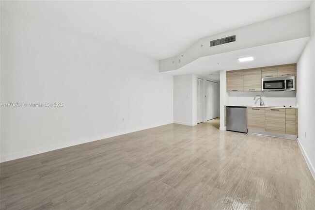 Building Photo - 1756 N Bayshore Dr