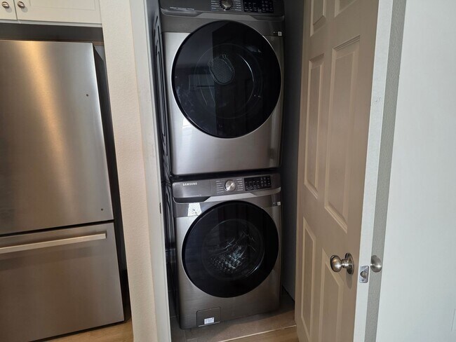 Building Photo - 195 Hacienda Loop