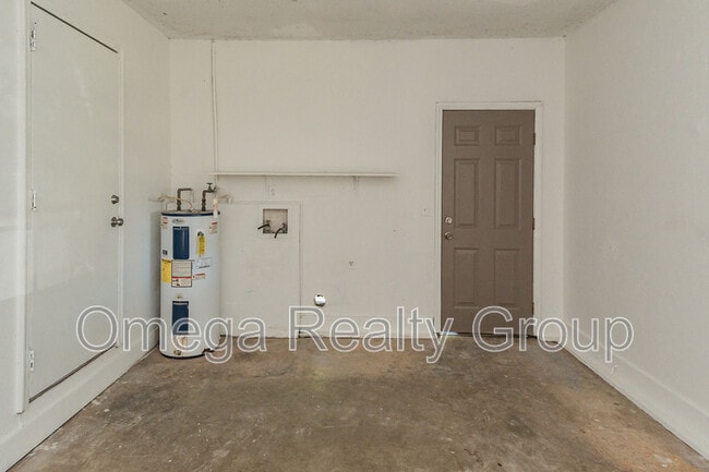 Building Photo - 213 Ashley Dr