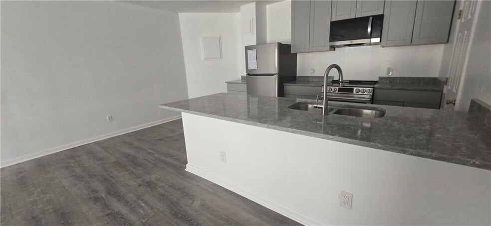 Building Photo - 4951 Larkspur Ln