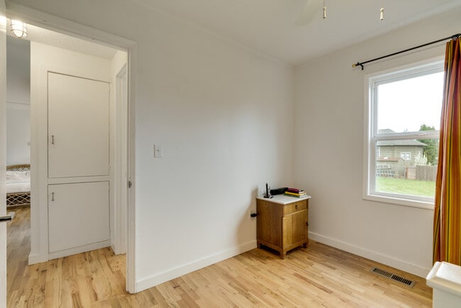 Building Photo - 5005 NE Mason Ct