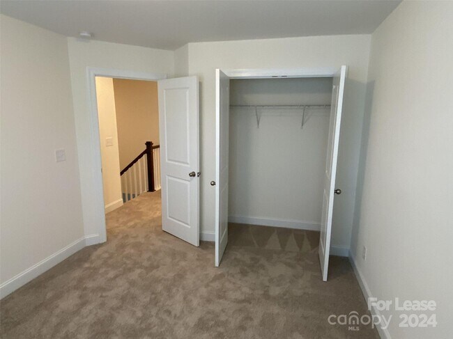 Building Photo - 1006 Moffat Ln