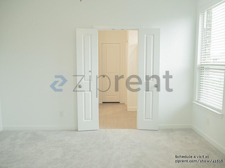Building Photo - 1436 Lady Bird Rd