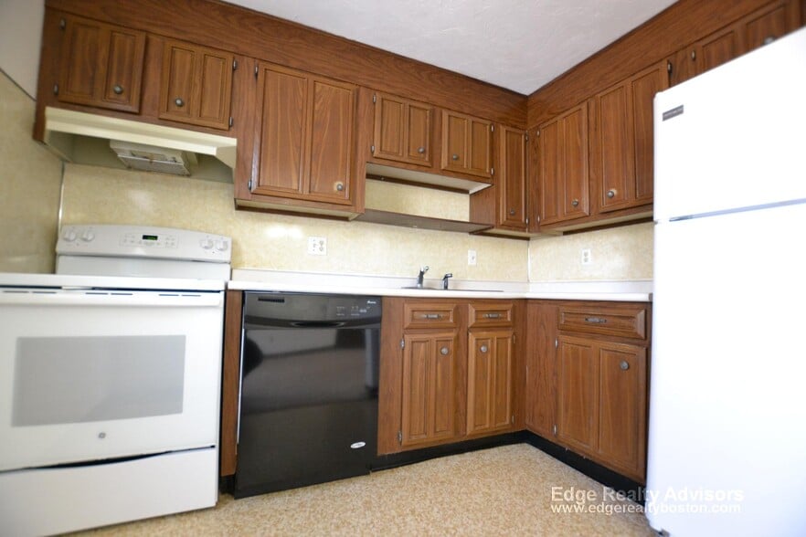 Building Photo - 2 General Greene Ave