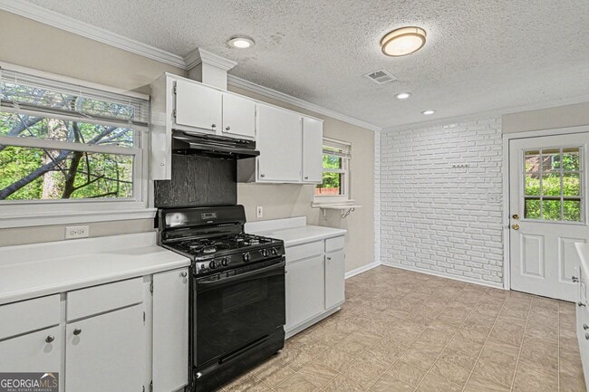 Building Photo - 3670 Goodwin Rd