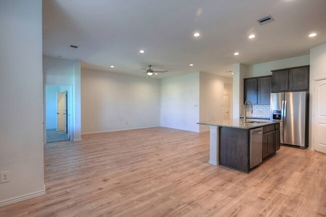 Building Photo - 31603 Zoe Pt