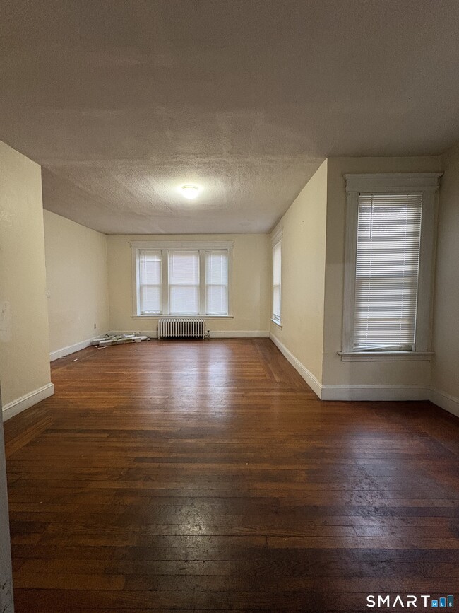 Building Photo - 787 Elm St