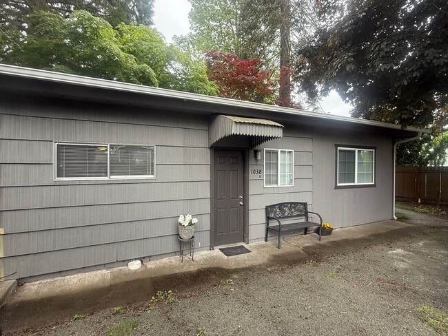 Building Photo - Private Detached 1 Bed 1 Bath ADU - Utilit...