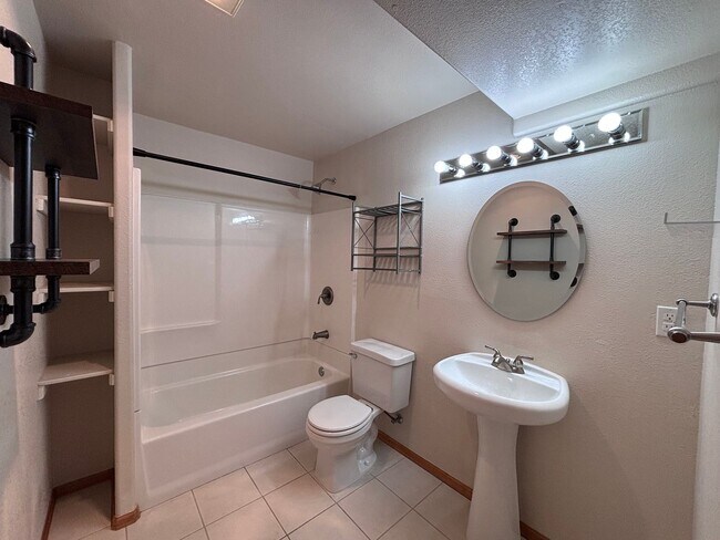 Building Photo - 4 Bed 3.5 Bath Home with Air Conditioning! - MileStone Real Estate Services - Available Now!