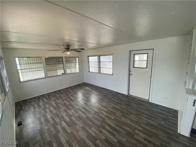 Building Photo - 139 Amber Ave