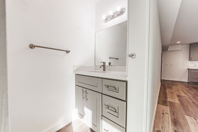 Building Photo - 1121 N Berendo St