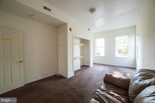 Building Photo - 1850 N 16th St