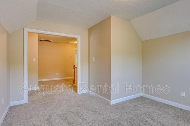 Building Photo - 1644 Jamestown Ave