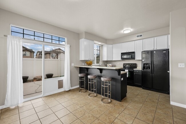 Building Photo - 452 N Kent Ln