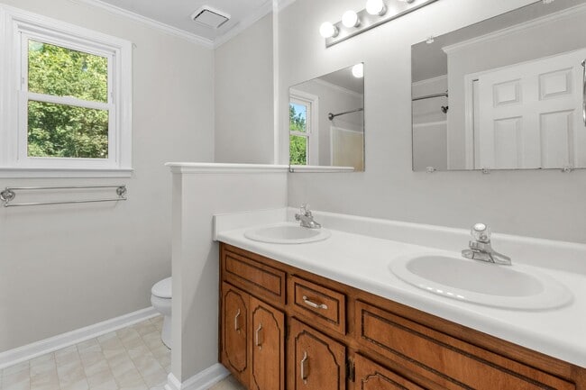 Building Photo - 383 Bosca Ct