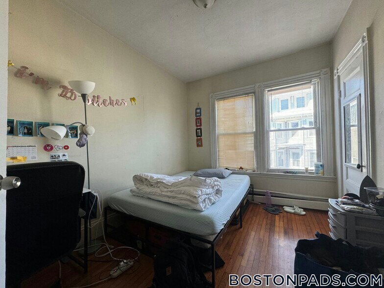 Building Photo - 140 Calumet St