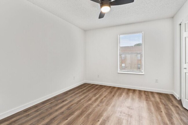 Building Photo - 3140 W Greenwood St