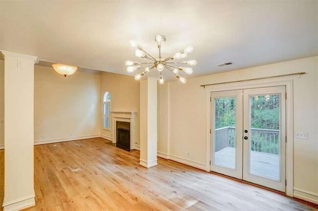 Building Photo - 142 Stoneforest Dr