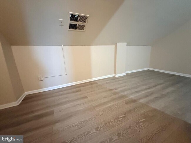 Building Photo - 5307 York Rd