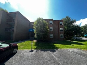 Building Photo - One Bedroom one Bath apartment available in quiet environment in Blacksburg