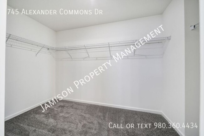 Building Photo - 745 Alexander Commons Dr