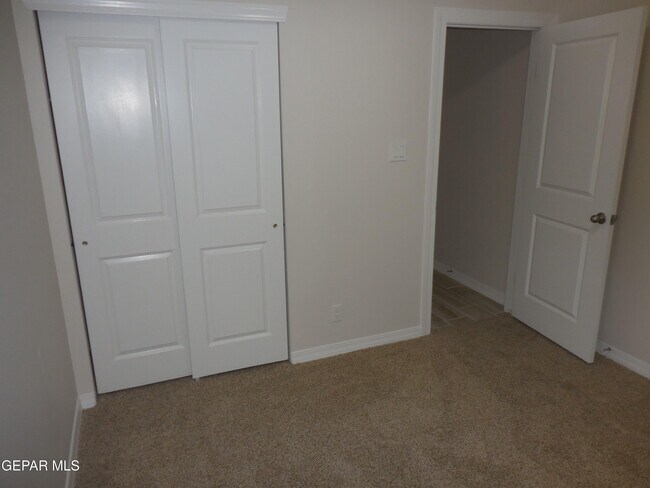Building Photo - 561 Oakmont
