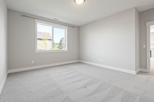 Building Photo - Gorgeous 5-bdrm/4.5-bath home in North Bet...