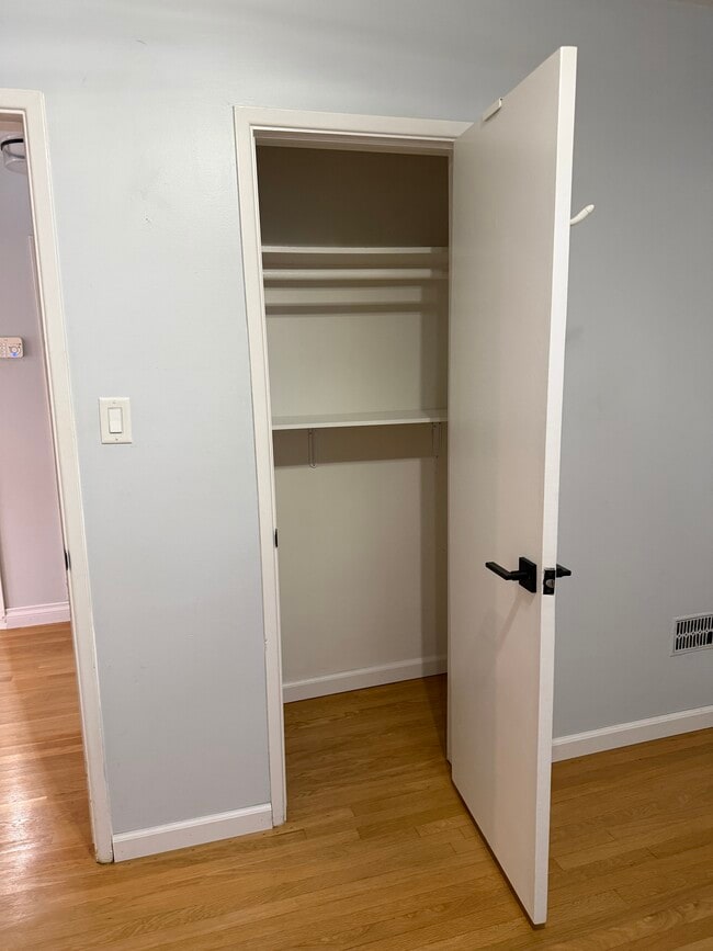 Building Photo - 409 N Park Ave