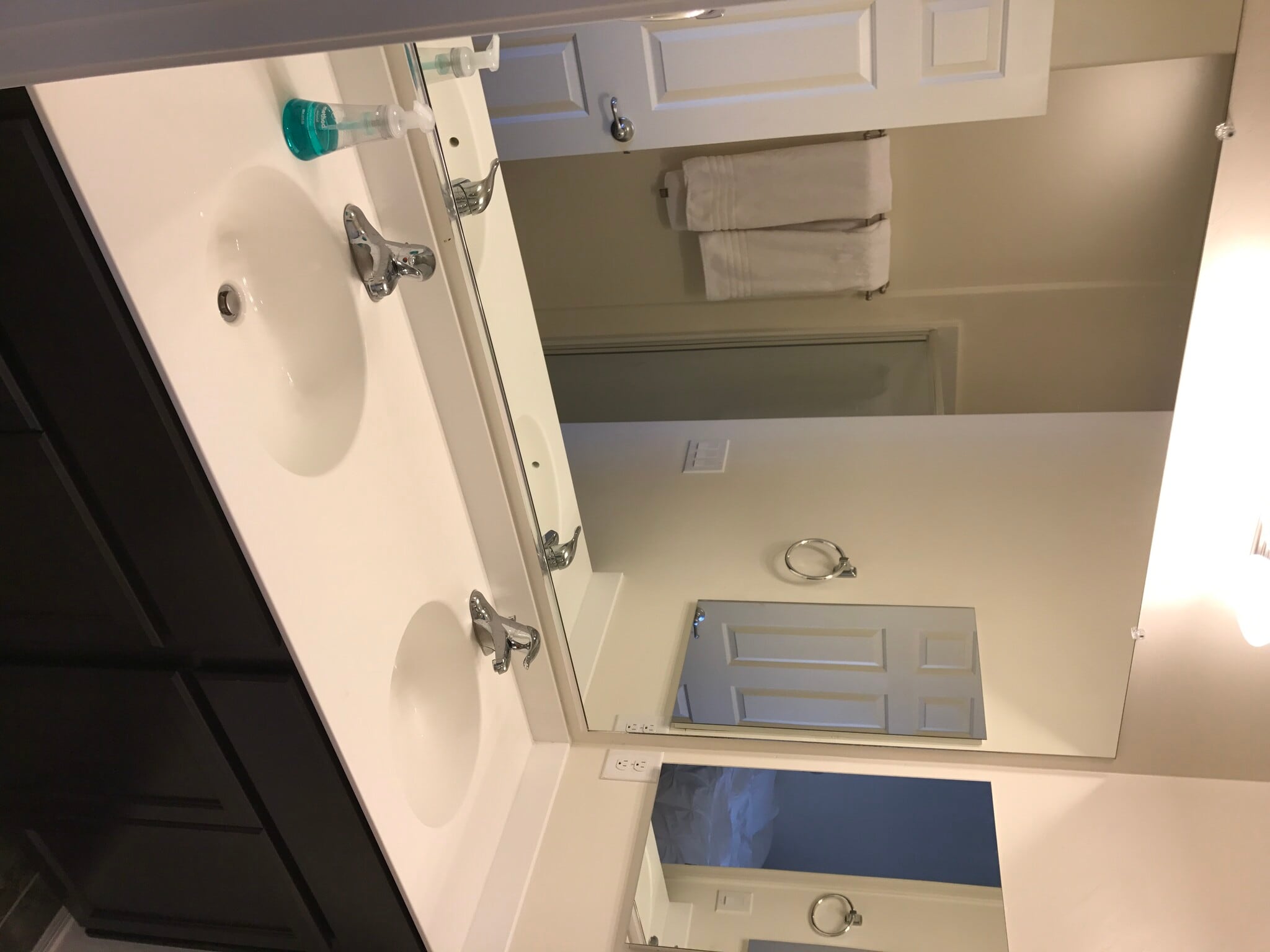 Two sinks in Master Bedroom - 4154 N Thurston Ln